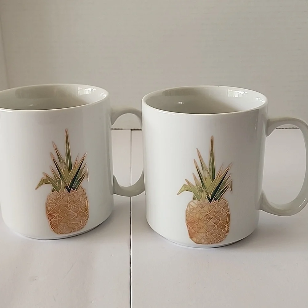 Cordon Bleu Brand 2 Matching Pineapple Mugs 4.25